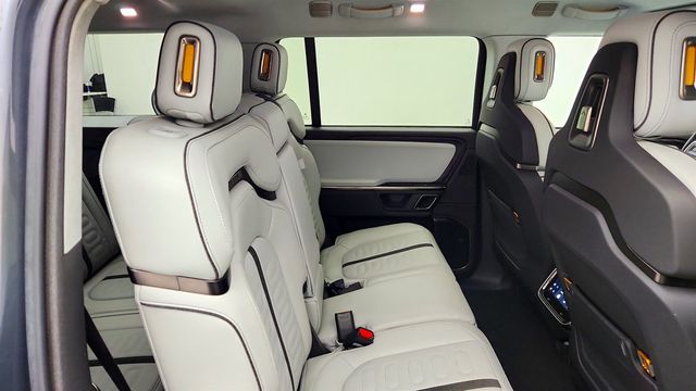 2024 Rivian R1S Adventure Quad-Motor Large Pack w/ 22'' Wheels & Ocean Coast Int - 23040249 - 24