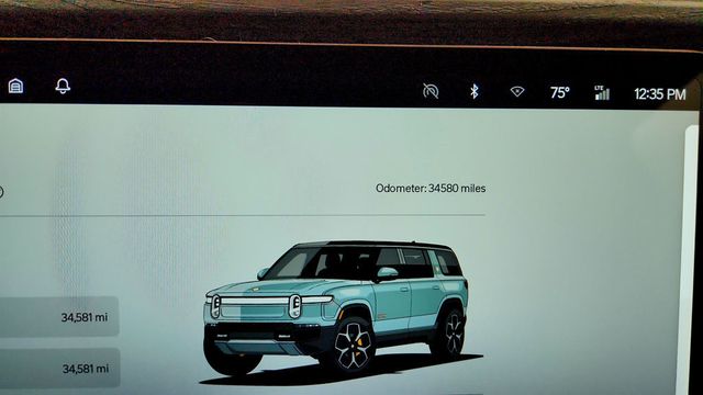 2024 Rivian R1S Adventure Quad-Motor Large Pack w/ Ocean Coast Interior - 23038206 - 15