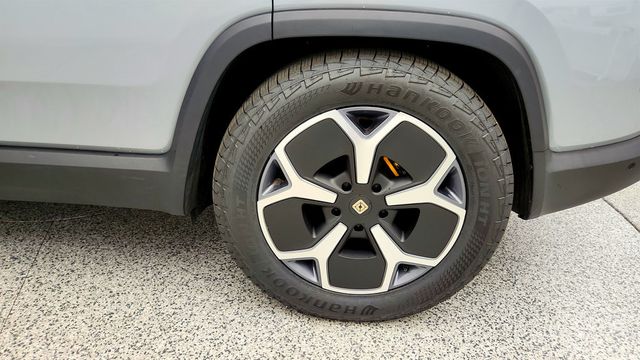 2024 Rivian R1S Adventure Quad-Motor Large Pack w/ Ocean Coast Interior - 23038206 - 8