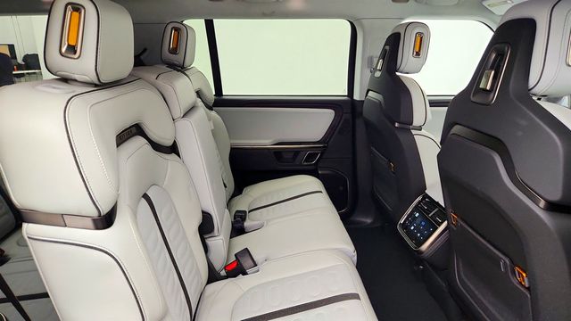 2024 Rivian R1S Adventure Quad-Motor Large Pack w/ Ocean Coast Interior - 23041465 - 22