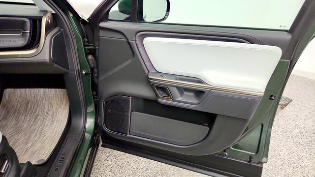 2024 Rivian R1S Adventure Quad-Motor Large Pack w/ Ocean Coast Vegan Leather - 23089463 - 26