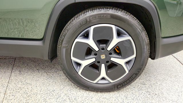 2024 Rivian R1S Adventure Quad-Motor Large Pack w/ Ocean Coast Vegan Leather - 23089463 - 8