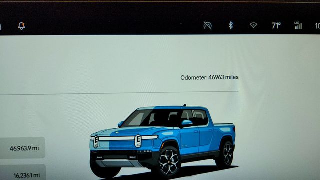 2024 Rivian R1T Adventure Dual-Motor Large Pack w/ Ocean Coast Vegan Leather - 23075471 - 13
