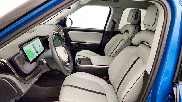 2024 Rivian R1T Adventure Dual-Motor Large Pack w/ Ocean Coast Vegan Leather - 23075471 - 18