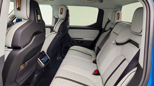 2024 Rivian R1T Adventure Dual-Motor Large Pack w/ Ocean Coast Vegan Leather - 23075471 - 19