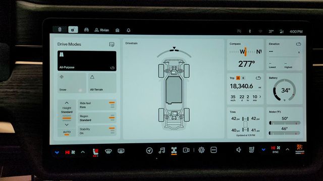 2024 Rivian R1T Adventure Dual-Motor Large Pack w/ Tonneau Cover (352-mi. range) - 22958984 - 17