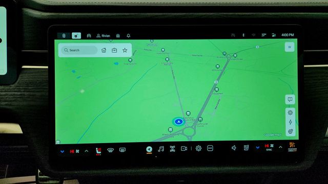 2024 Rivian R1T Adventure Dual-Motor Large Pack w/ Tonneau Cover (352-mi. range) - 22958984 - 18