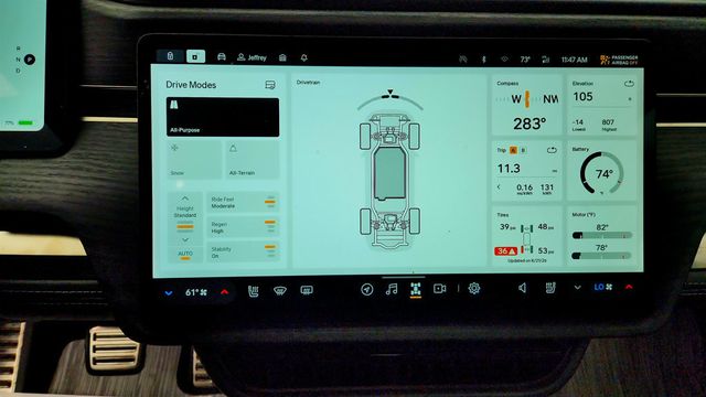 2024 Rivian R1T Adventure Dual-Motor Max Pack w/ Ocean Coast Interior - 23074972 - 15
