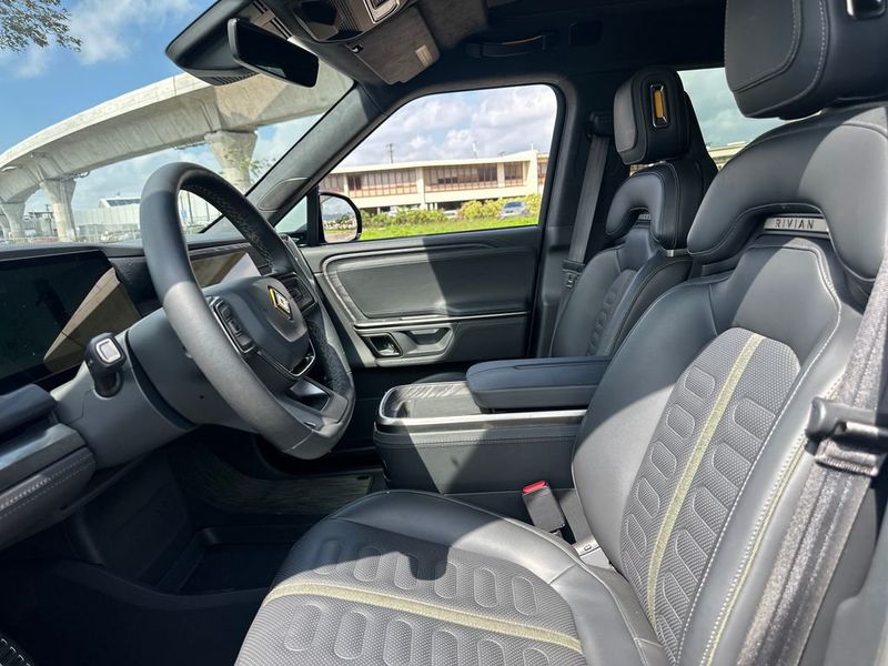 2024 Rivian R1T Launch Edition Quad-Motor Large Pack - 22984131 - 11