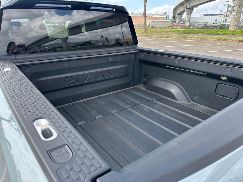 2024 Rivian R1T Launch Edition Quad-Motor Large Pack - 22984131 - 19