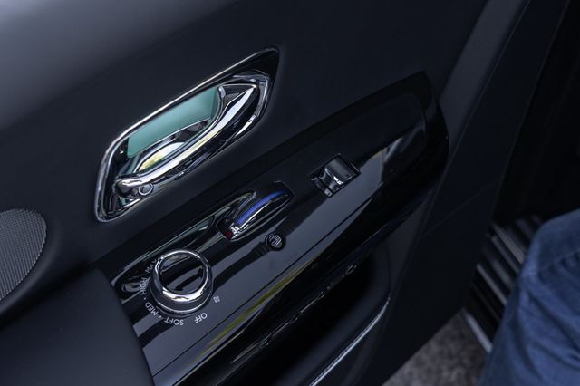 2024 Rolls-Royce Phantom Sedan - 22941072 - 33