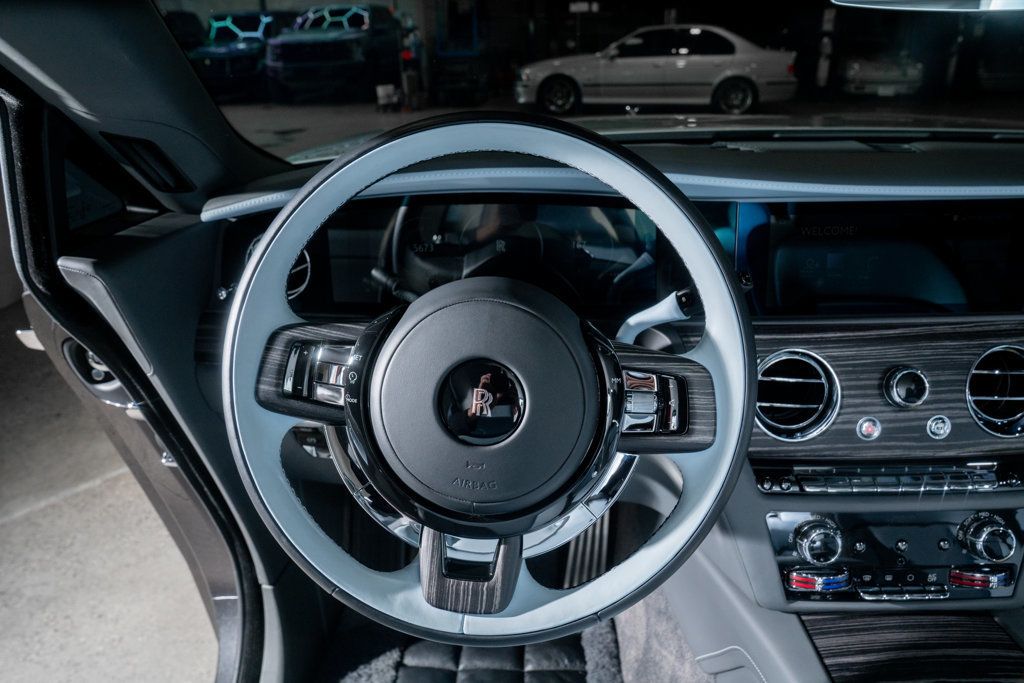 Rolls-Royce Spectre photo 13