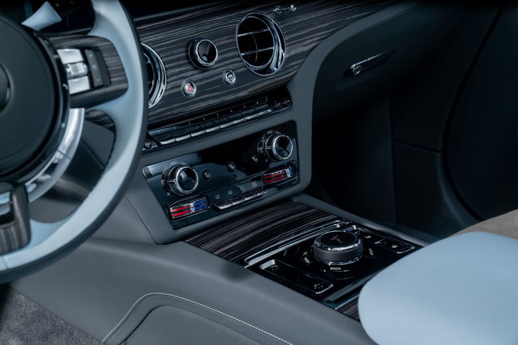 Rolls-Royce Spectre photo 14