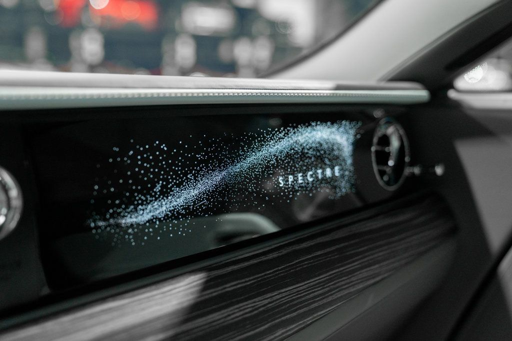 Rolls-Royce Spectre photo 17