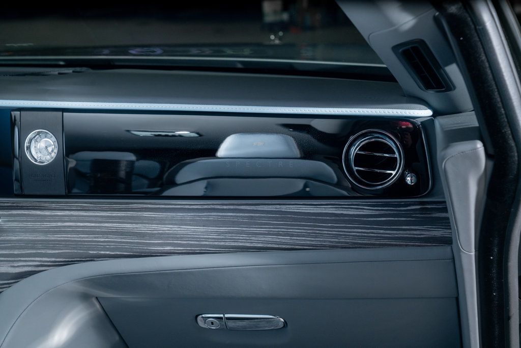 Rolls-Royce Spectre photo 18
