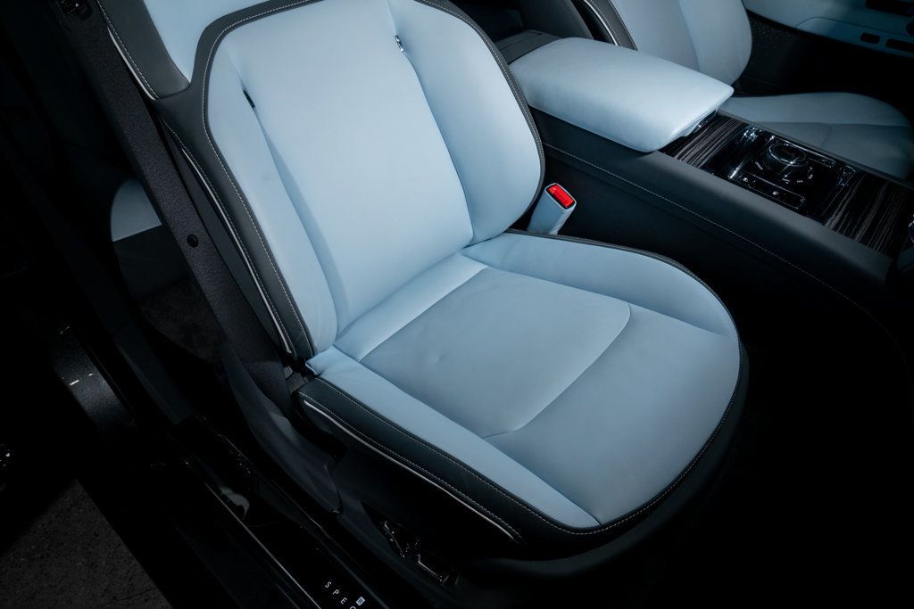 Rolls-Royce Spectre photo 22