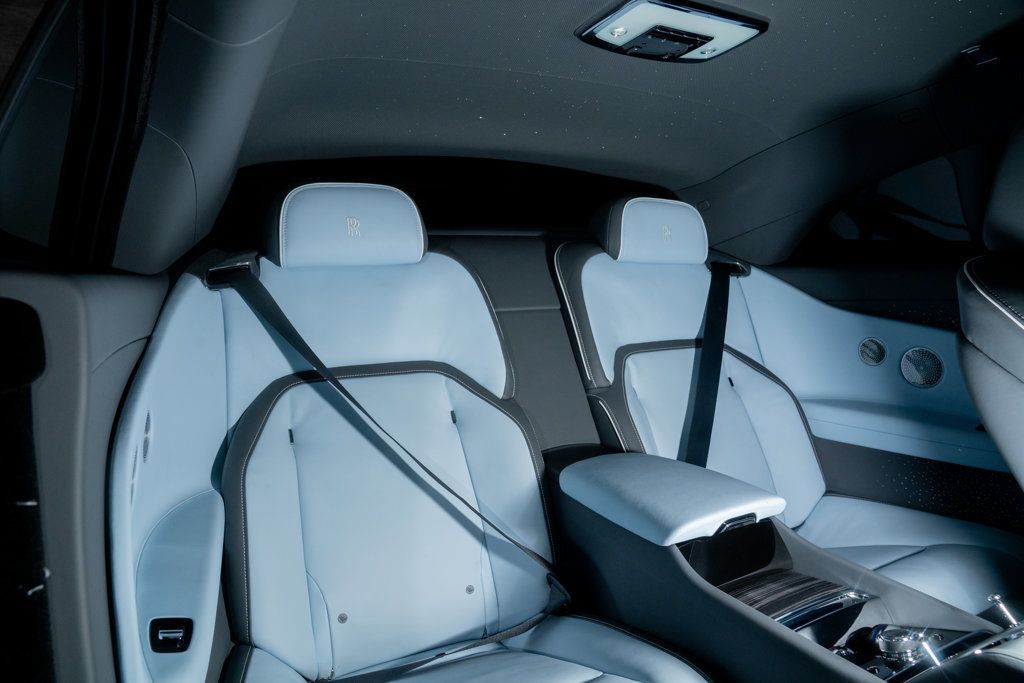 Rolls-Royce Spectre photo 26