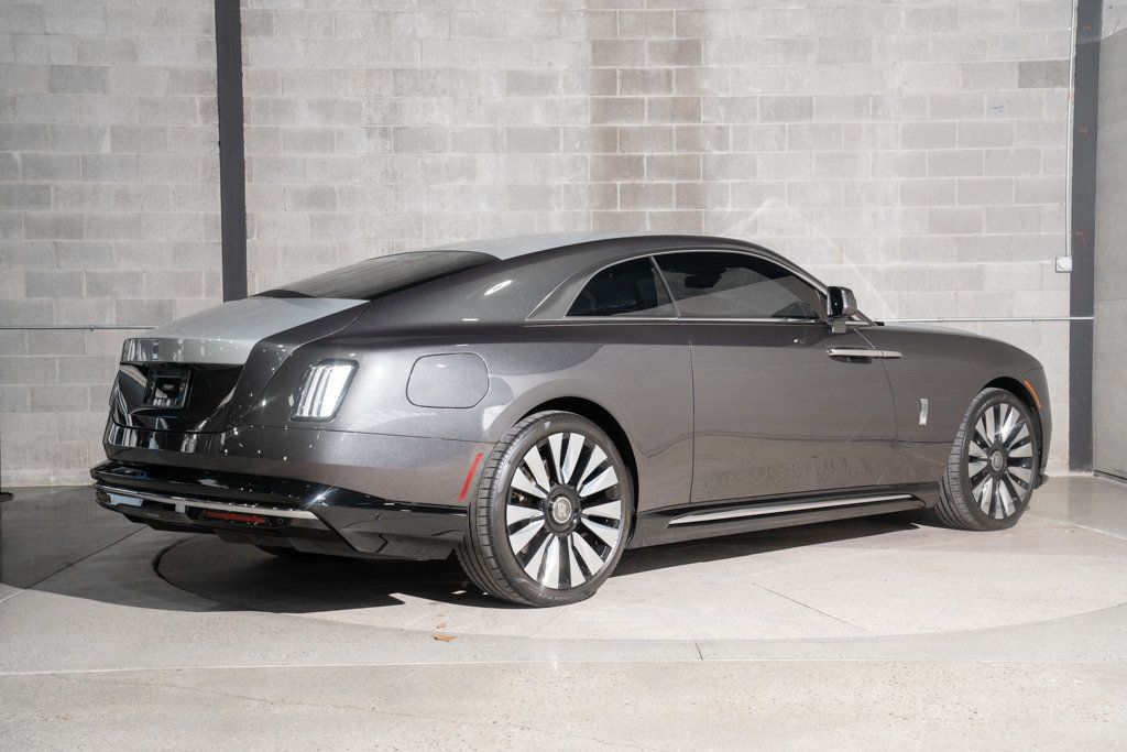 Rolls-Royce Spectre photo 3