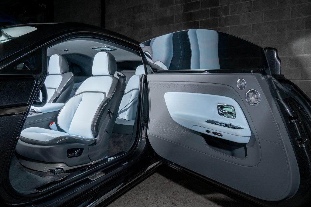Rolls-Royce Spectre photo 30