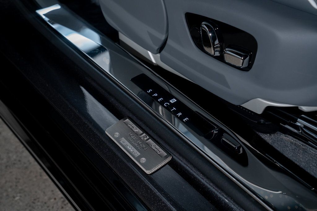 Rolls-Royce Spectre photo 32