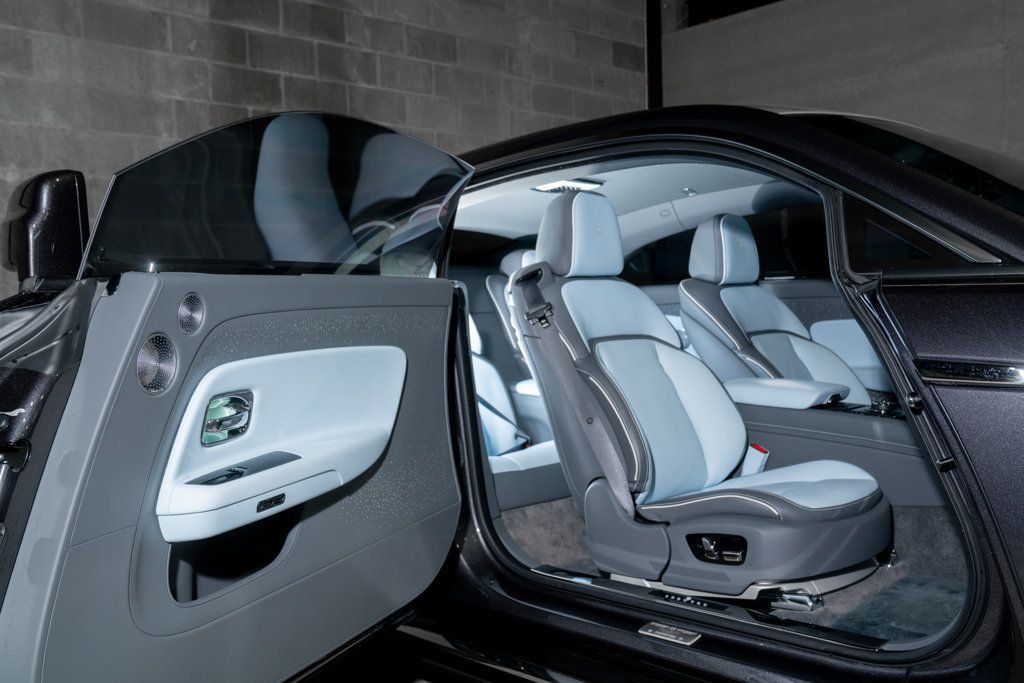 Rolls-Royce Spectre photo 33