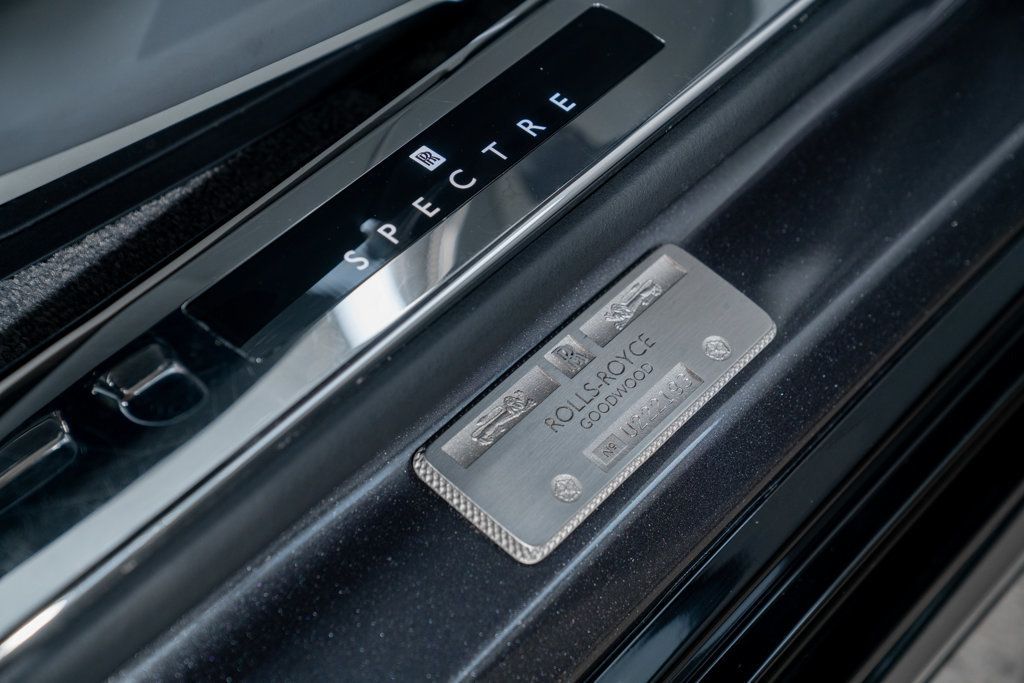 Rolls-Royce Spectre photo 36