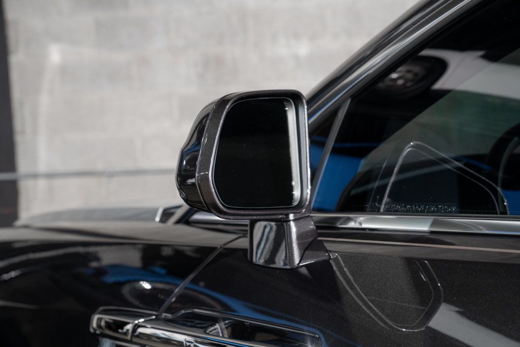 Rolls-Royce Spectre photo 46