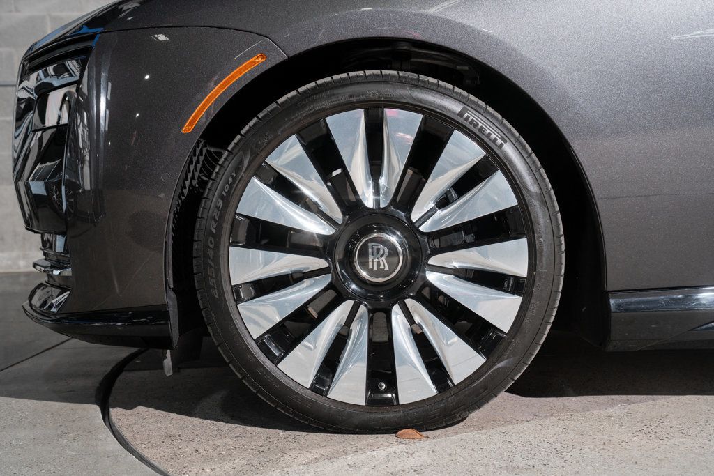 Rolls-Royce Spectre photo 48