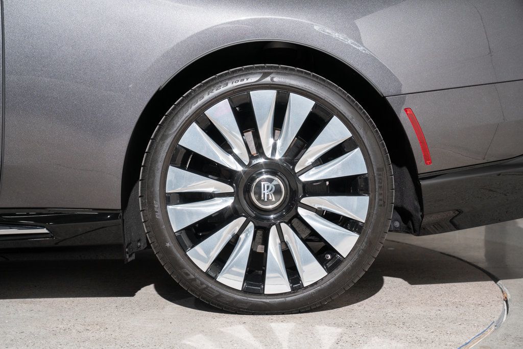 Rolls-Royce Spectre photo 49