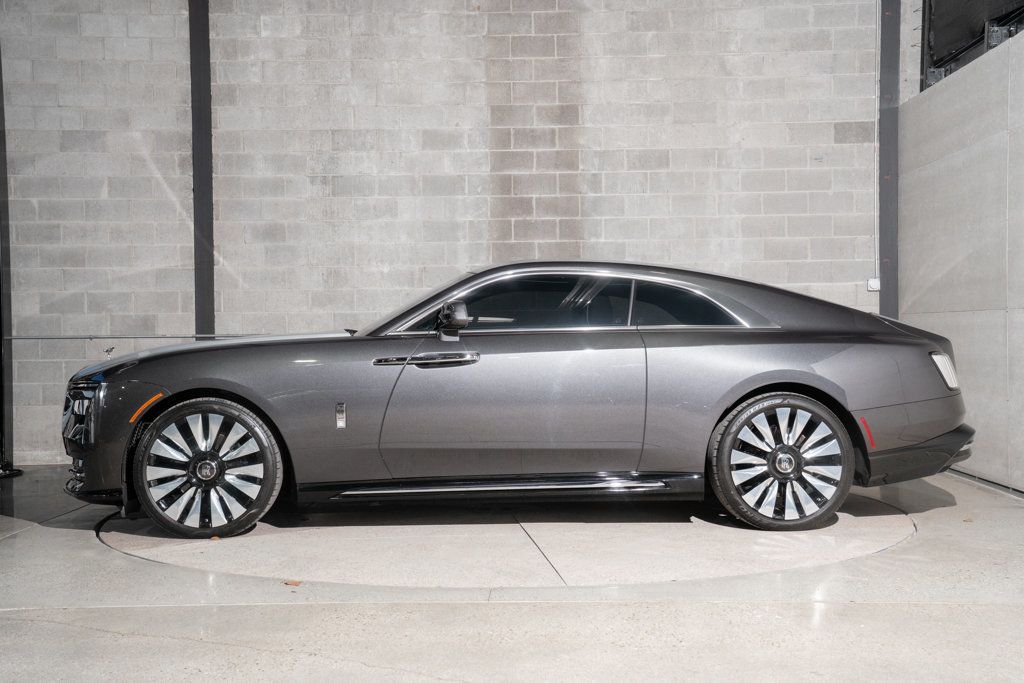 Rolls-Royce Spectre photo 6
