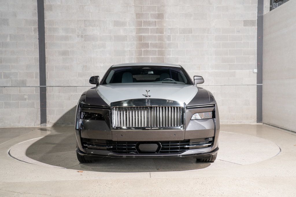 Rolls-Royce Spectre photo 8