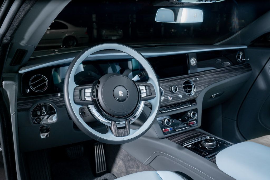 Rolls-Royce Spectre photo 9