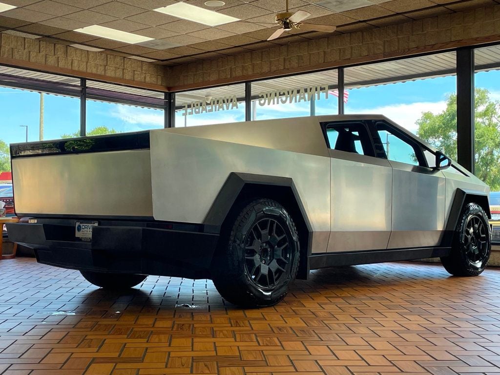 2024 Tesla Cybertruck AWD - 23044596 - 11