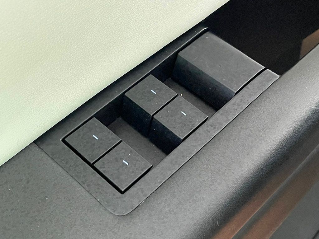 2024 Tesla Cybertruck AWD - 23048536 - 13