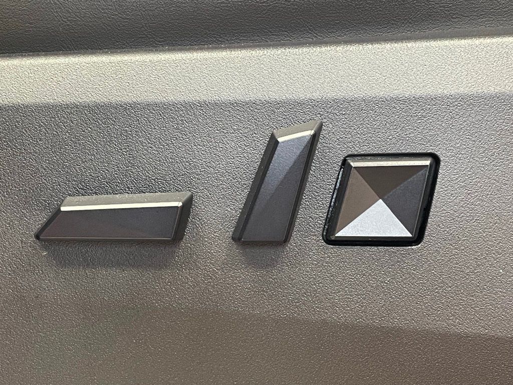 2024 Tesla Cybertruck AWD - 23061080 - 11