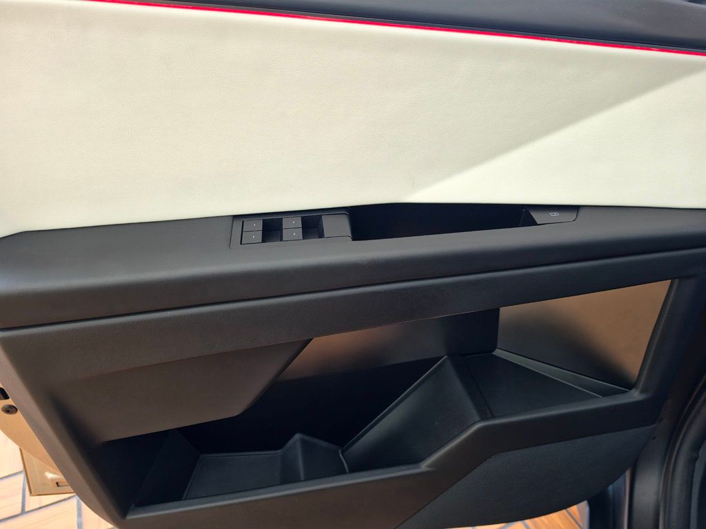 2024 Tesla Cybertruck AWD - 23061742 - 16