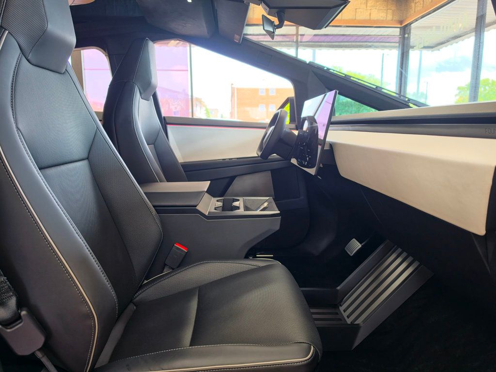 2024 Tesla Cybertruck AWD - 23061742 - 28