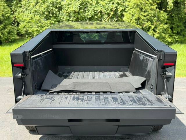 2024 Tesla Cybertruck AWD - 23060712 - 9