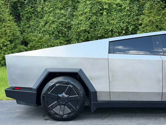 2024 Tesla Cybertruck AWD - 23060712 - 13