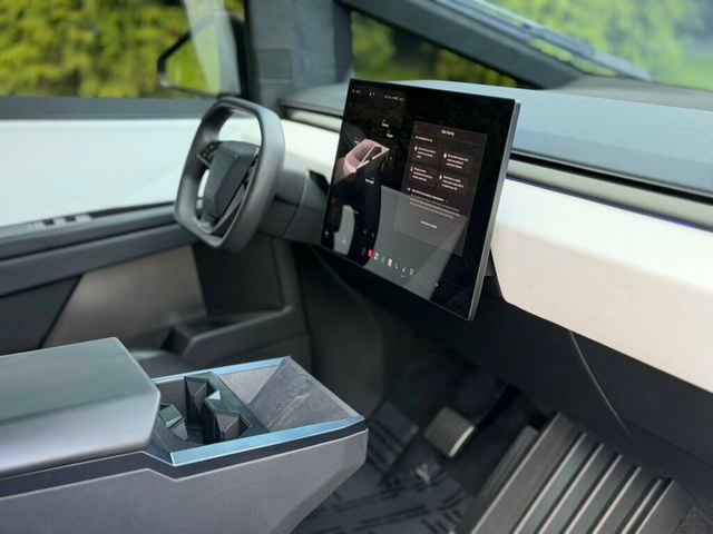 2024 Tesla Cybertruck AWD - 23060712 - 32