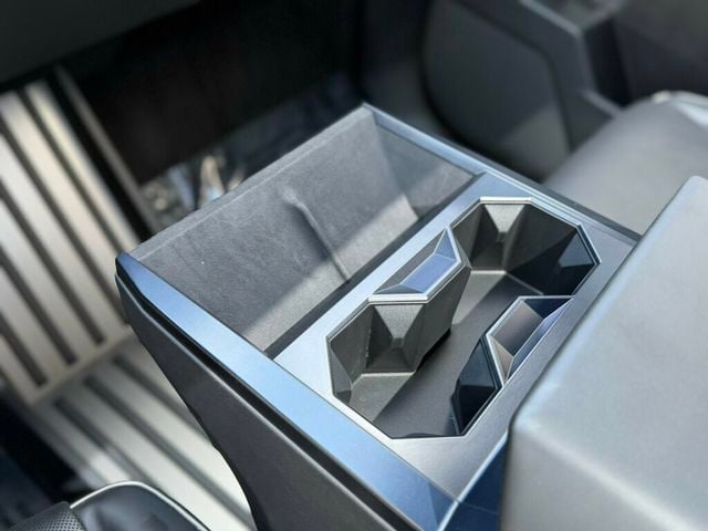 2024 Tesla Cybertruck AWD - 23060712 - 46