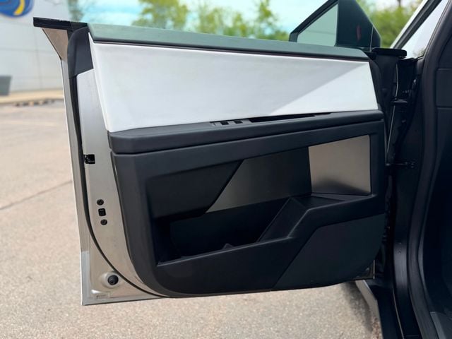 2024 Tesla Cybertruck AWD - 23025342 - 17