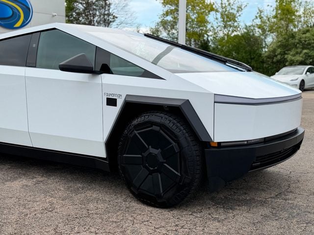 2024 Tesla Cybertruck AWD - 23025342 - 4