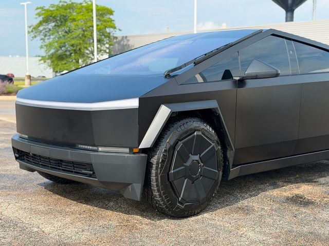 2024 Tesla Cybertruck's photo