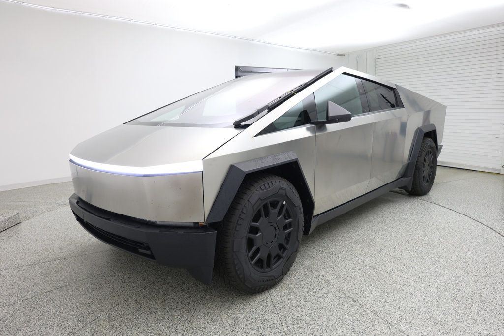 2024 Tesla Cybertruck AWD Foundation Series - 23039975 | Video 1