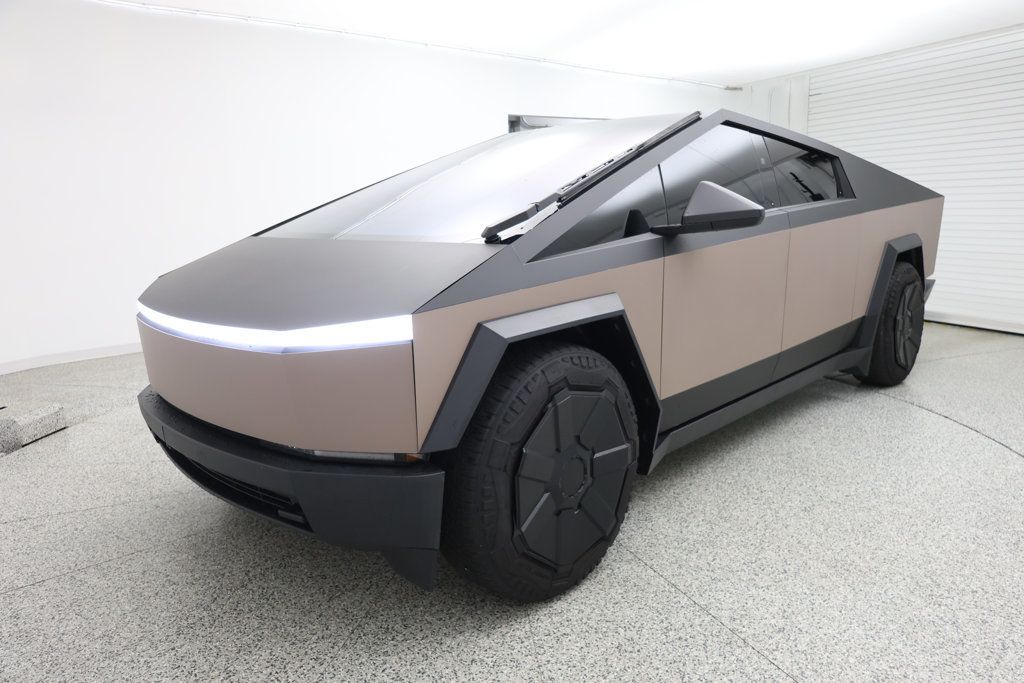 2024 Tesla Cybertruck AWD Foundation Series - 23047333 | Video 1