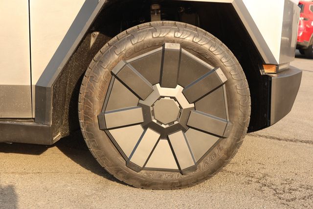 2024 Tesla Cybertruck AWD Foundation Series w/ Full Self-Driving Capability - 23003597 - 8