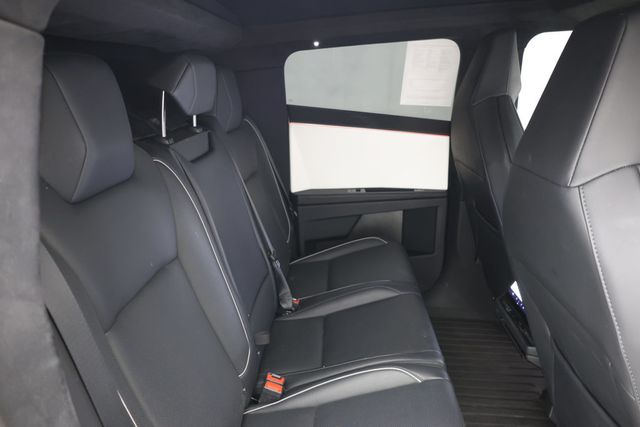 2024 Tesla Cybertruck AWD w/ Foundation Series Package & Powershare - 23045488 - 24