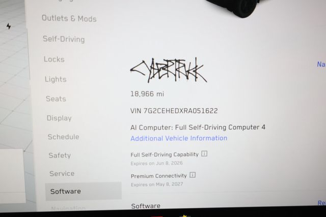 2024 Tesla Cybertruck AWD w/ Premium Connectivity - 23036180 - 10