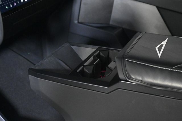 2024 Tesla Cybertruck Base - 22982973 - 17